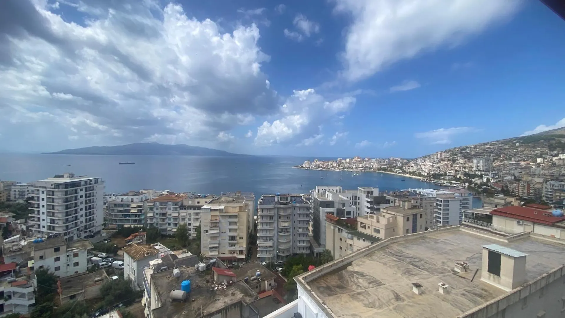 Blue Breeze Attic Apartments Sarandë